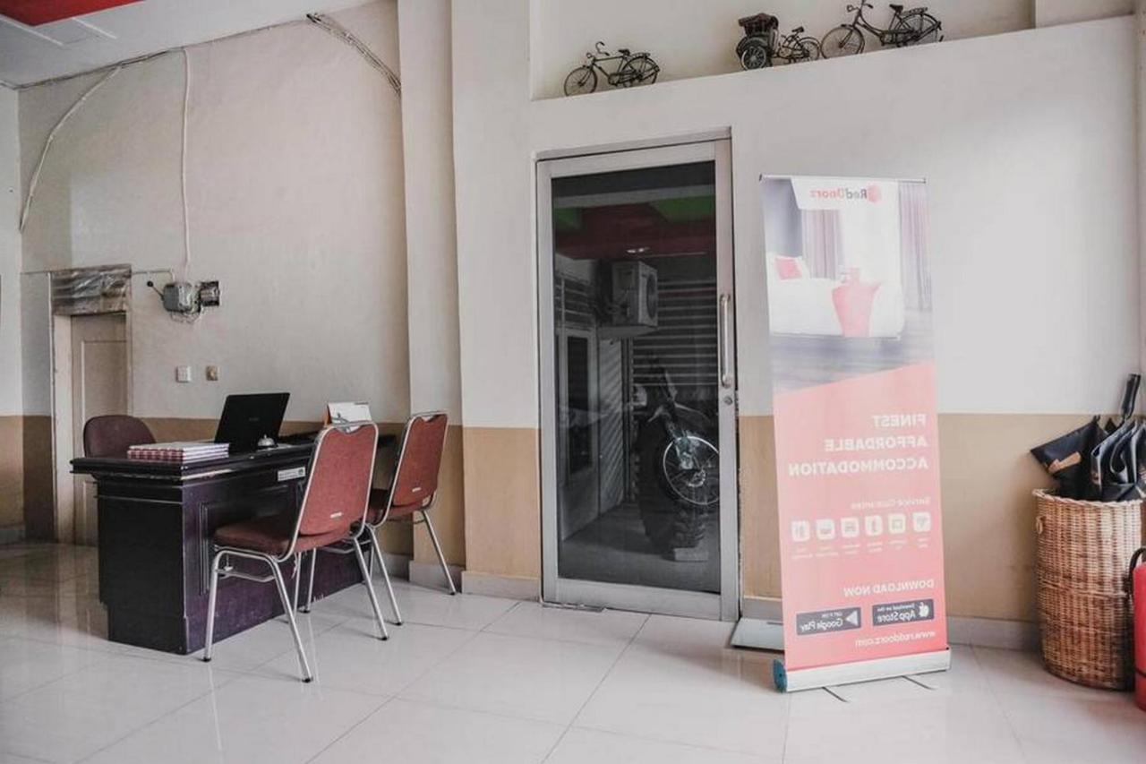 Reddoorz @ Jalan Stm Medan Hotel Exterior photo